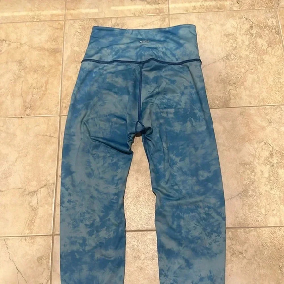 Peloton reversable leggings purple blue.  Size M - Picture 6 of 6